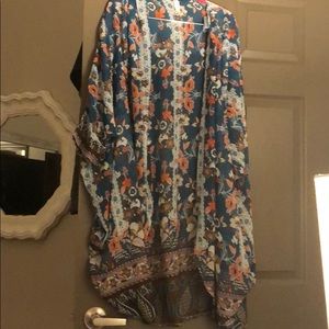 Floral kimono loose fitting.